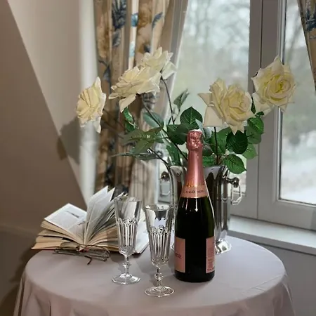 Domaine De L'orangerie Du Chateau De D'hotes Guest house Motteville