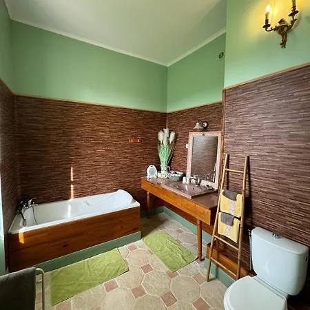 Domaine De L'orangerie Du Chateau De D'hotes Guest house